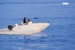 Moteur HIDEA HDEF 50 Cv 4 Temps E.F.I, Arbre Long, Commande à Distance, Démarrage électrique, Trim/Tilt 7 Moteur HIDEA HDEF 50 Cv 4 Temps E.F.I, Arbre Long, Commande à Distance, Démarrage électrique, Trim/Tilt -Azur Marine Moteur HIDEA HDEF 40 cv 4 Temps E F I arbre long comm 2 1