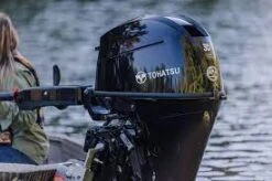 Moteur Hors-Bord 30 Cv Tohatsu Arbre Long Démarrage Manuel Barre Franche Relevage Manuel