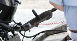 Moteur Hors-Bord 60 Cv Tohatsu Arbre Long Démarrage Electrique Barre Franche MULTIFONCTIONS Relevage Electrique -Azur Marine Moteur Hors Bord 60 cv Tohatsu Arbre Long Demarrage Elec 6