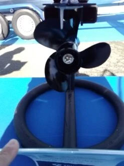 Moteur Hors-Bord TOHATSU 9,8 Cv, 4temps, (Arbre Long, Barre Franche, Démarrage électrique) -Azur Marine Moteur Hors Bord TOHATSU 9 8 cv 4temps Arbre Long Barre 2