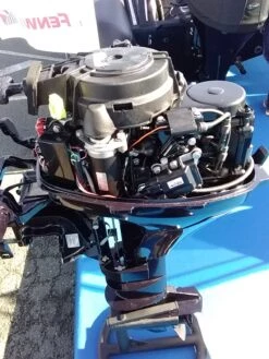 Moteur Hors-Bord TOHATSU 9,8 Cv, 4temps, (Arbre Long, Barre Franche, Démarrage électrique) -Azur Marine Moteur Hors Bord TOHATSU 9 8 cv 4temps Arbre Long Barre 4