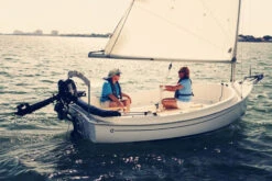 Moteur Hors-Bord Tohatsu 6 Cv Ultra Long Noir Sail Pro 15 Moteur Hors-Bord Tohatsu 6 Cv Ultra Long Noir Sail Pro -Azur Marine Moteur Tohatsu special voilier sail pro 6 cv chevalier p 2