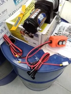 Treuil Electrique 12 Volts Type: LT 2000 SUPERWinch -Azur Marine Treuil Electrique 12 Volts Type LT 2000 SUPERWinch LT200 2