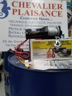 Treuil Electrique 12 Volts Type: LT 2000 SUPERWinch -Azur Marine Treuil Electrique 12 Volts Type LT 2000 SUPERWinch LT200 3