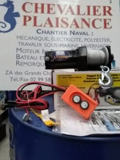 Treuil Electrique 12 Volts Type: LT 2000 SUPERWinch -Azur Marine Treuil Electrique 12 Volts Type LT 2000 SUPERWinch LT200 4